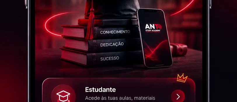 Boné de finalista sobre pilha de livros, com o telemóvel a mostrar o logótipo ANT Study Academy, em ambiente com luz vermelha